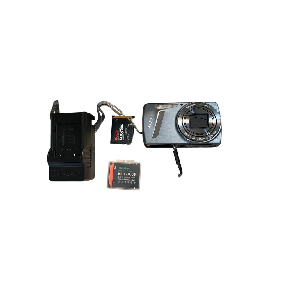 Kodak EasyShare M580 14.0MP Digital Camera Gray Bundle 8x Optical Zoom Charger